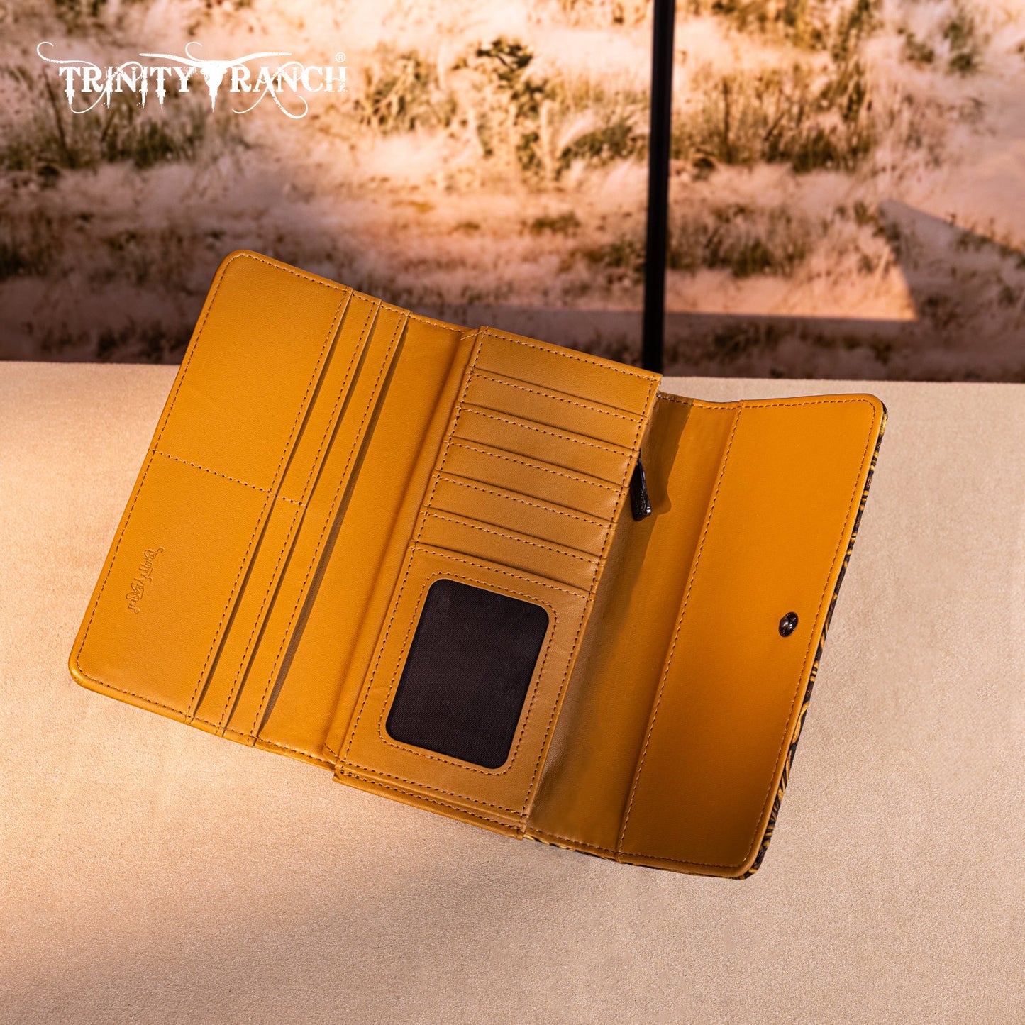 TR192-W002  Trinity Ranch Concho Collection Wallet