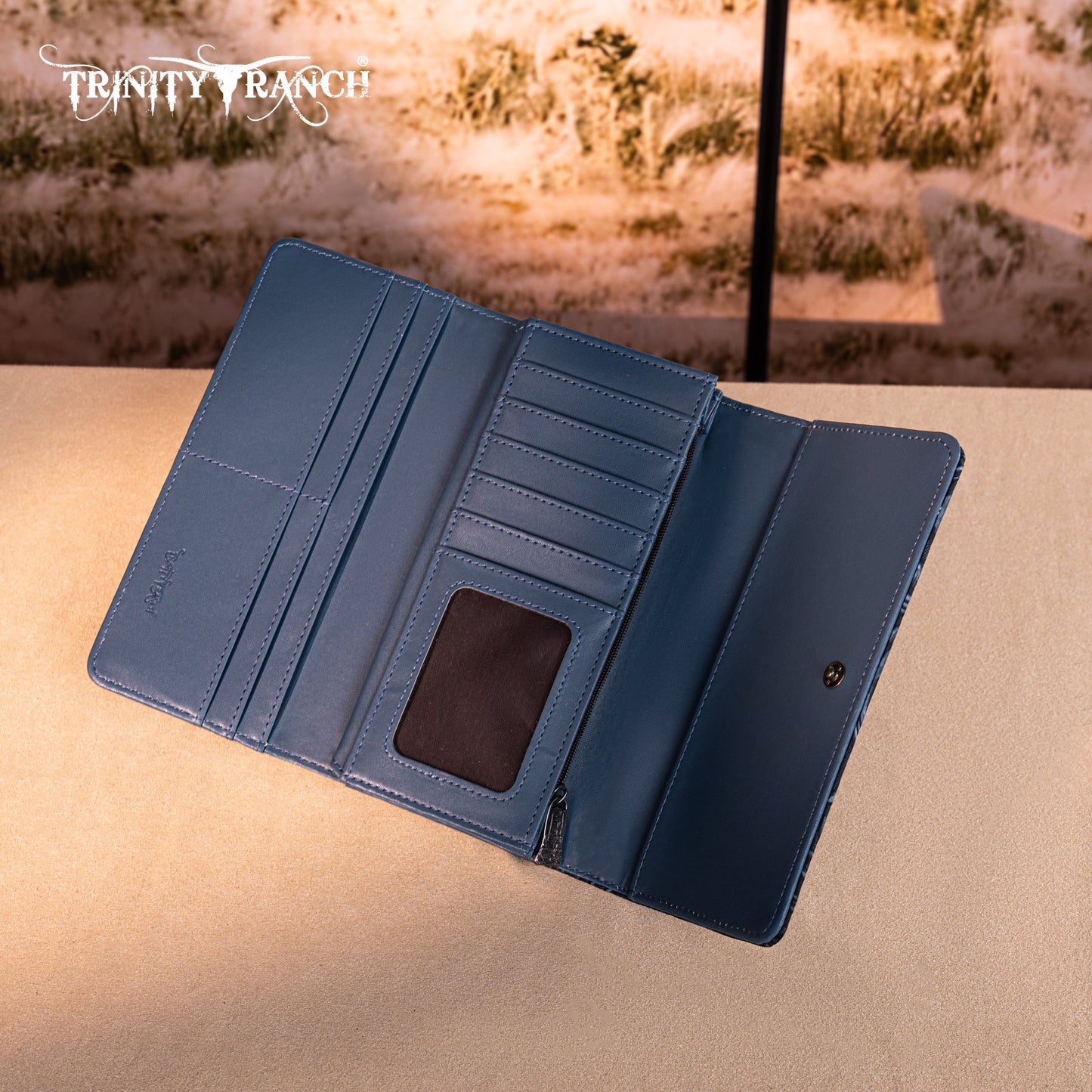 TR192-W002  Trinity Ranch Concho Collection Wallet