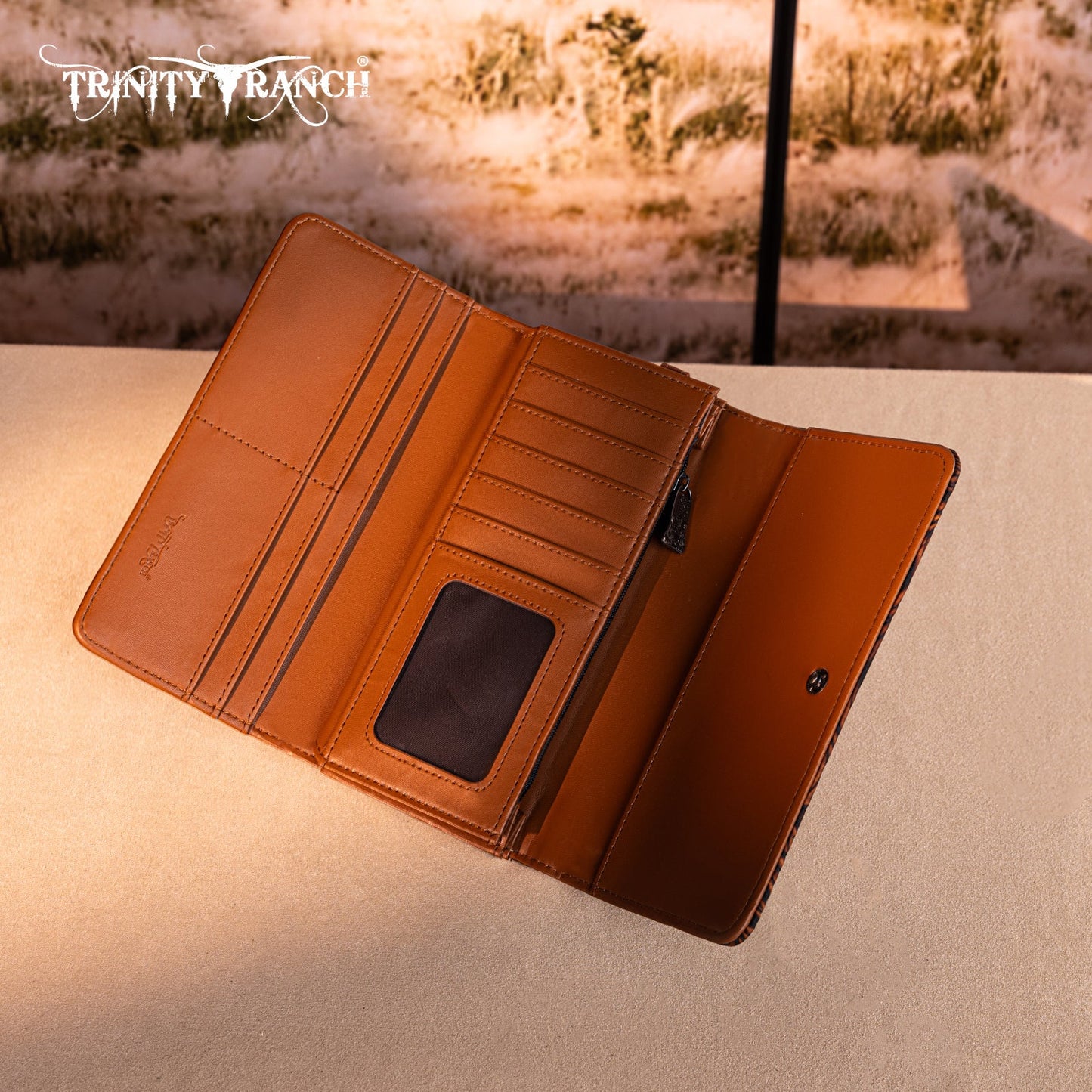 TR192-W002  Trinity Ranch Concho Collection Wallet