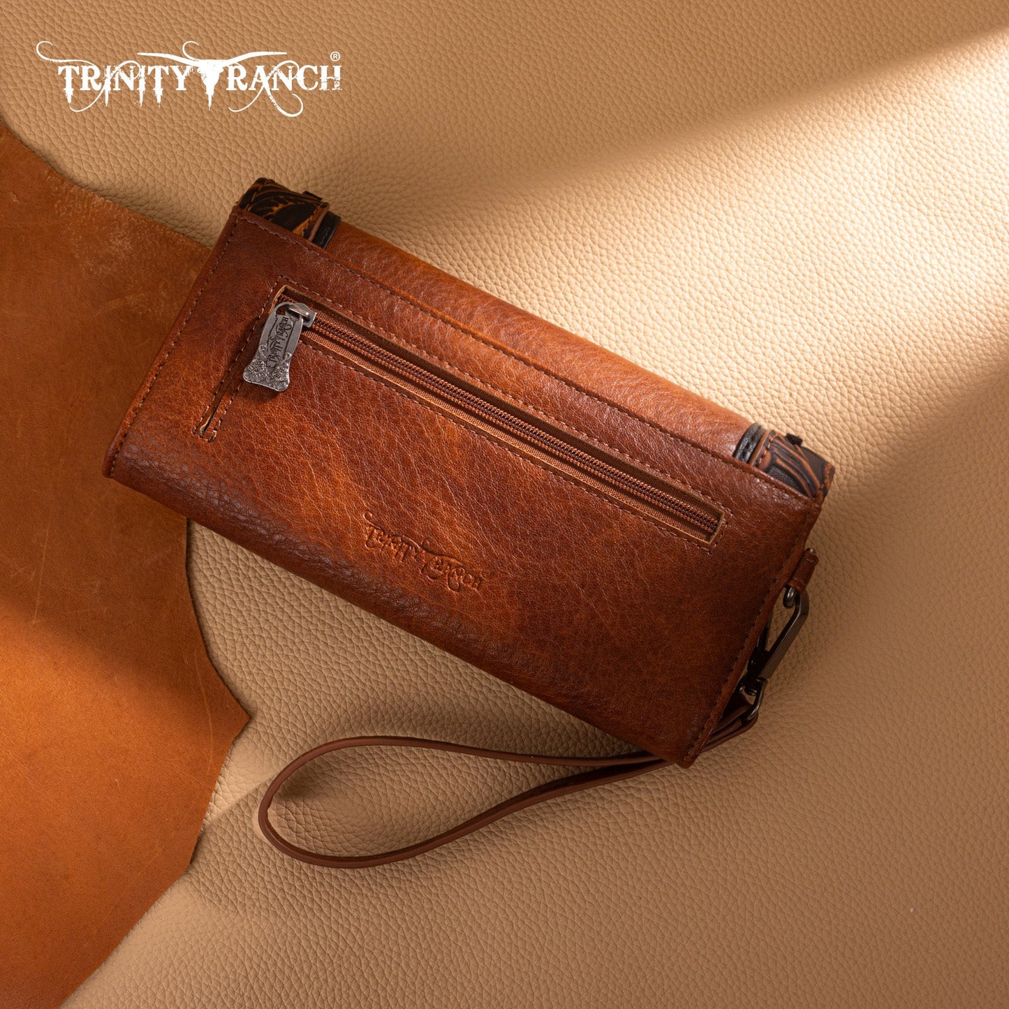 TR192-W002  Trinity Ranch Concho Collection Wallet