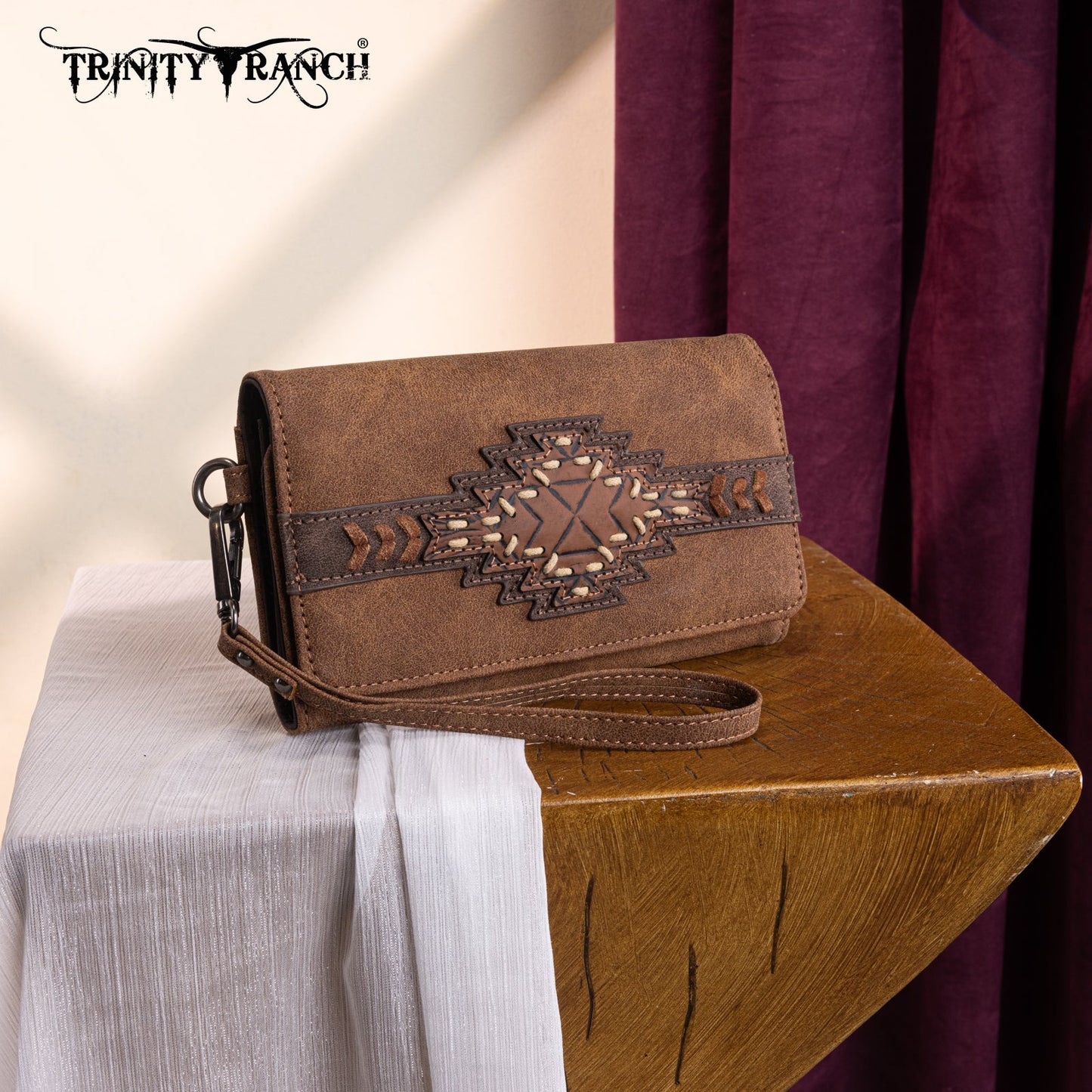 TR196-W018  Trinity Ranch Aztec Collection Wallet