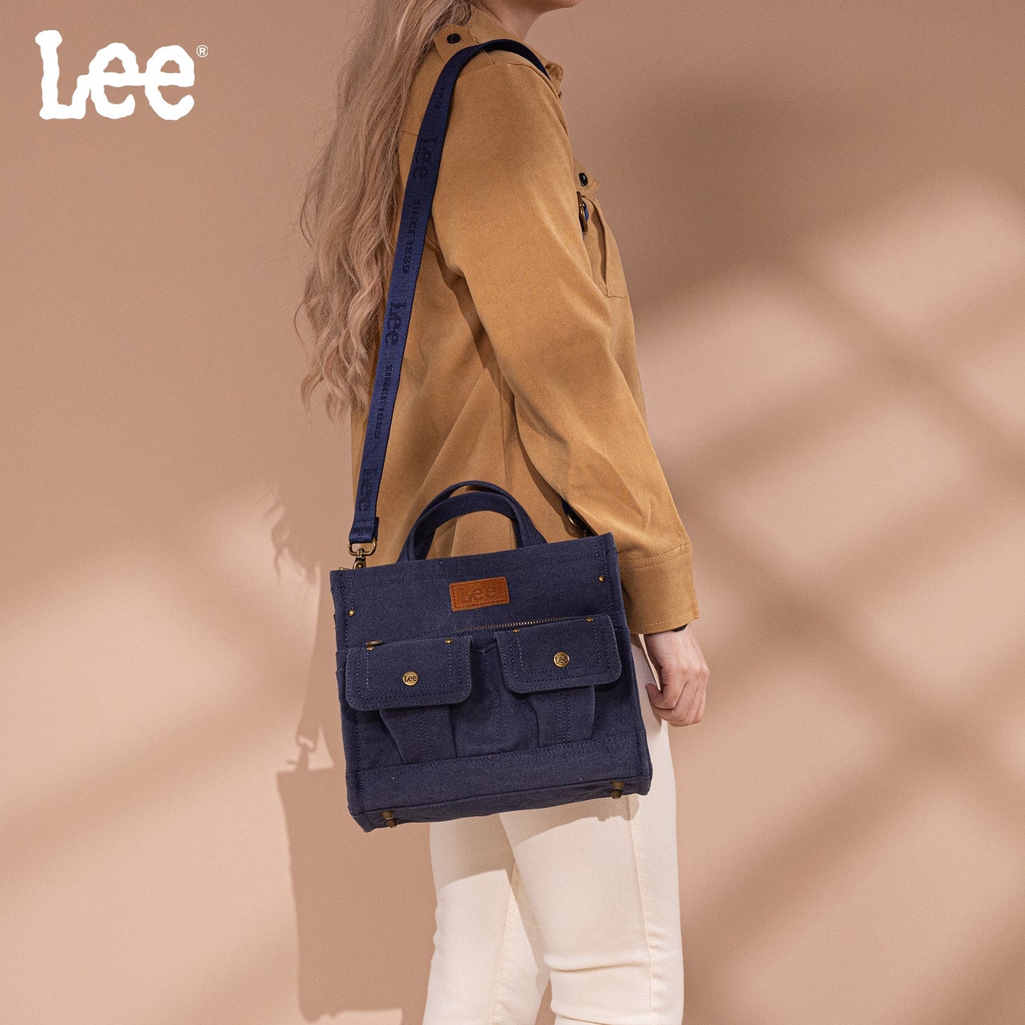 LEE53-001   LEE  Waxed Canvas Tote/Crossbody