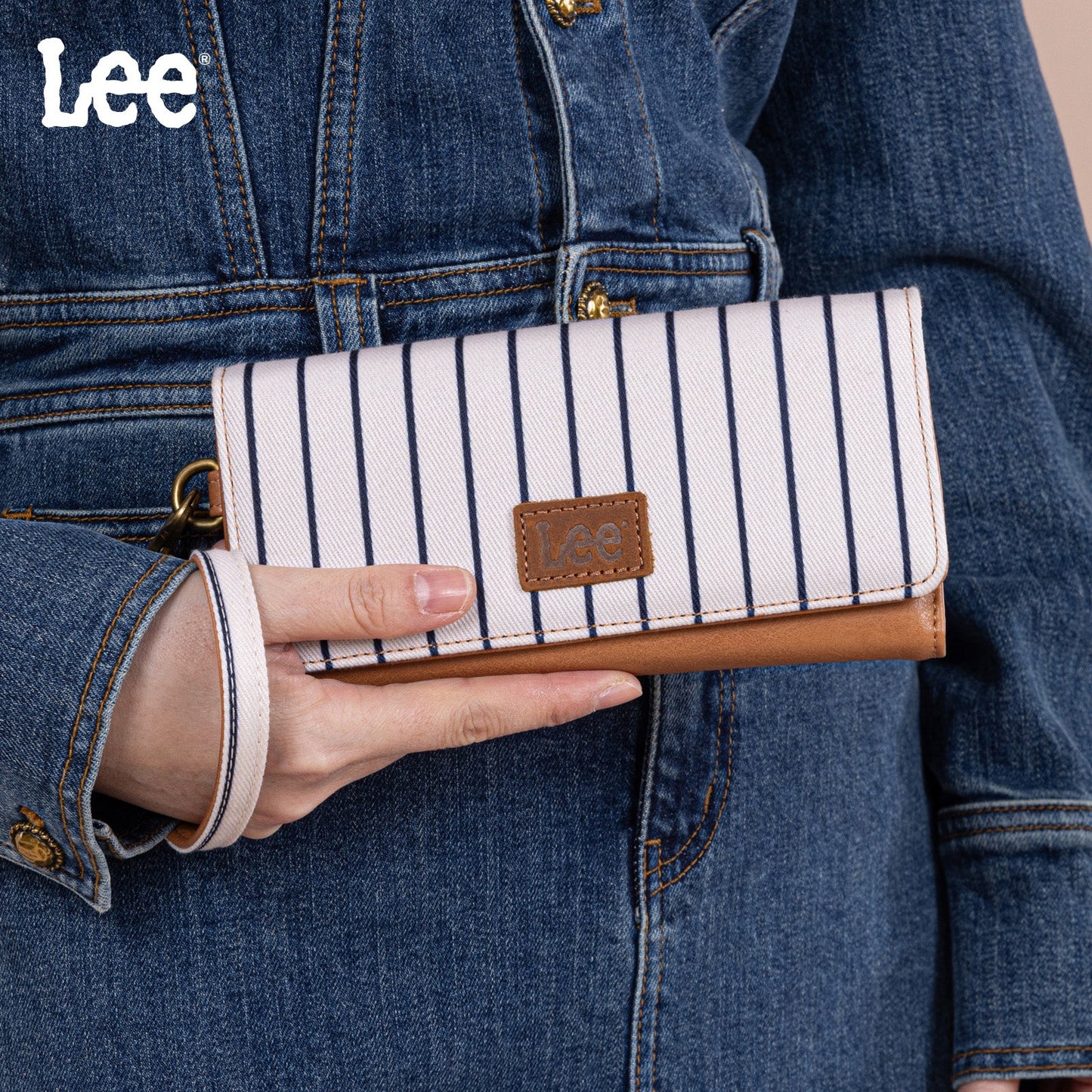 LEE56-004   Lee Striped Collection Trifold Wallet/Wristlet