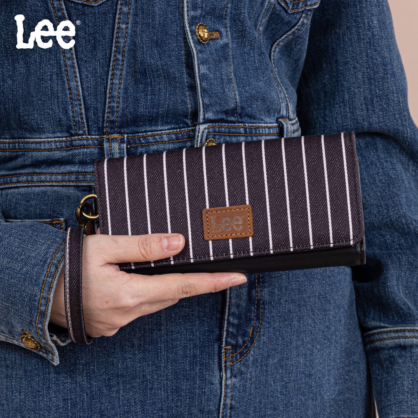 LEE56-004   Lee Striped Collection Trifold Wallet/Wristlet