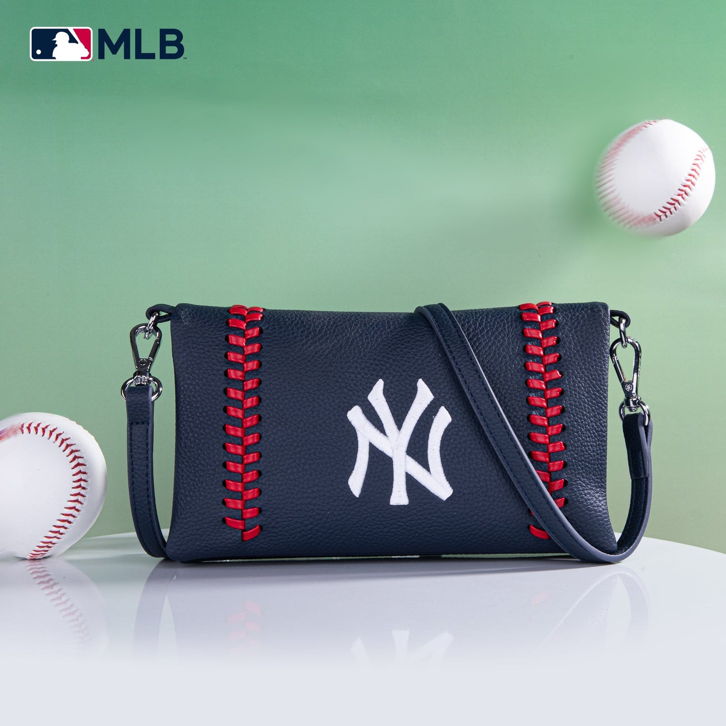 MLB-NY106 MLB New York Yankees Team Bi-Fold Clutch/Crossbody