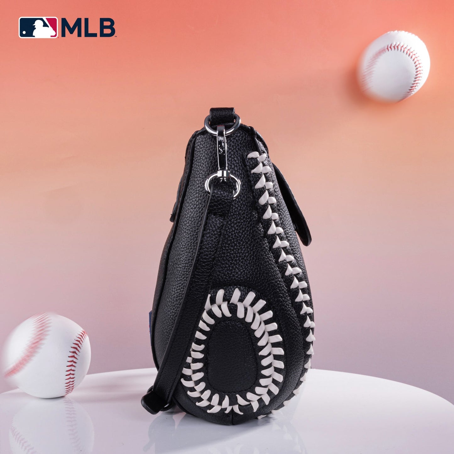 MLB-SX105  MLB Chicago White Sox Team Baseball Stitch Crossbody - Black