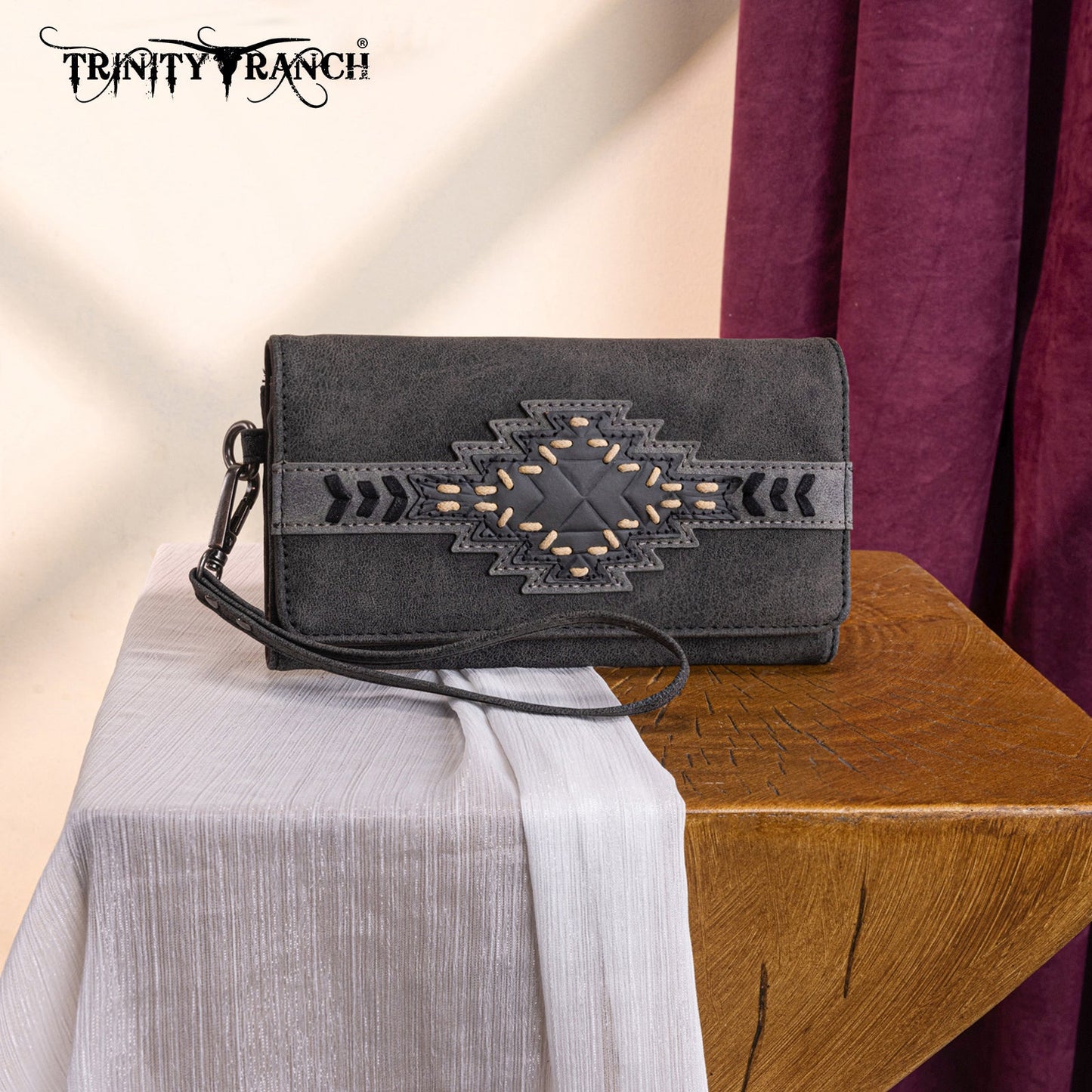 TR196-W018  Trinity Ranch Aztec Collection Wallet