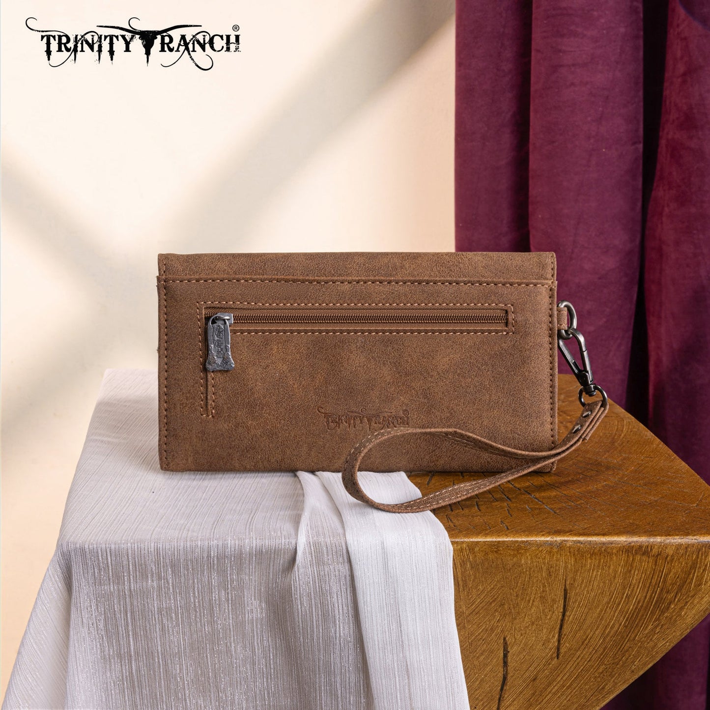 TR196-W018  Trinity Ranch Aztec Collection Wallet