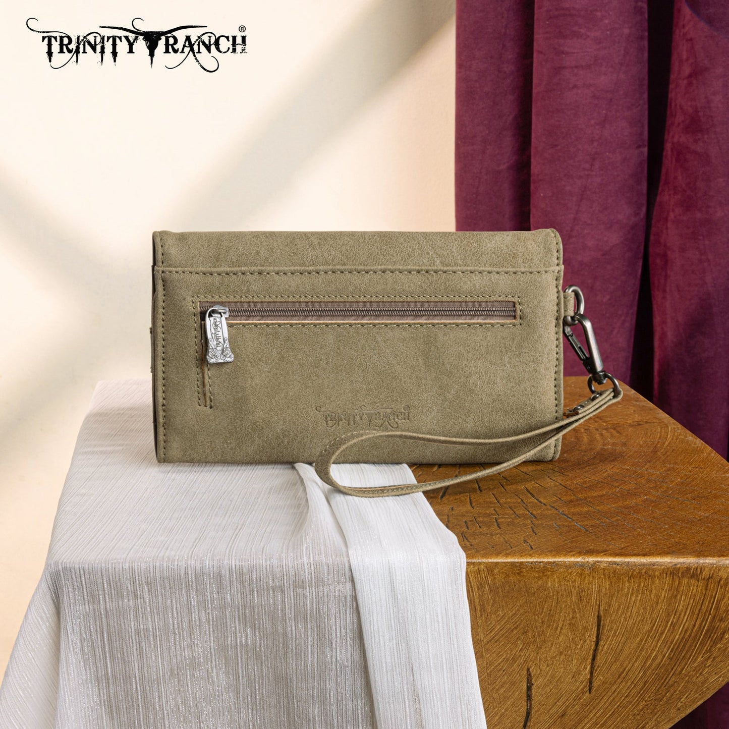 TR196-W018  Trinity Ranch Aztec Collection Wallet