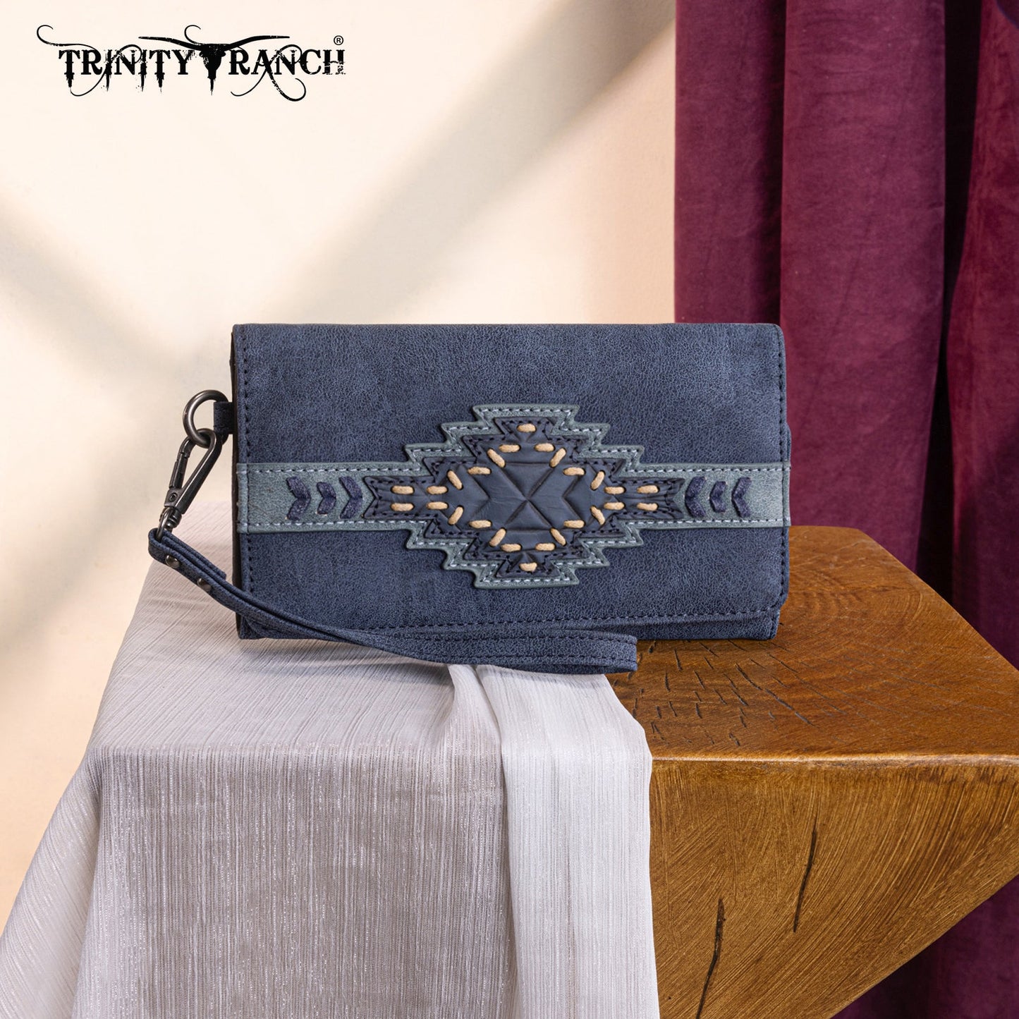 TR196-W018  Trinity Ranch Aztec Collection Wallet