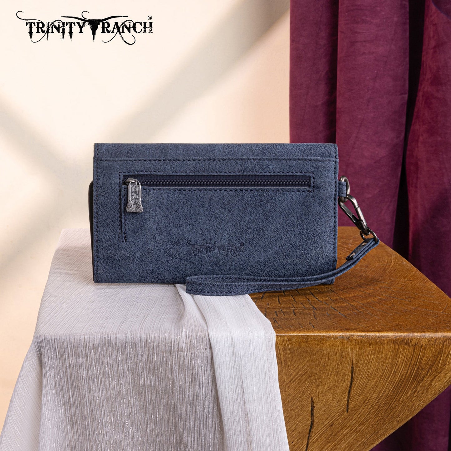 TR196-W018  Trinity Ranch Aztec Collection Wallet
